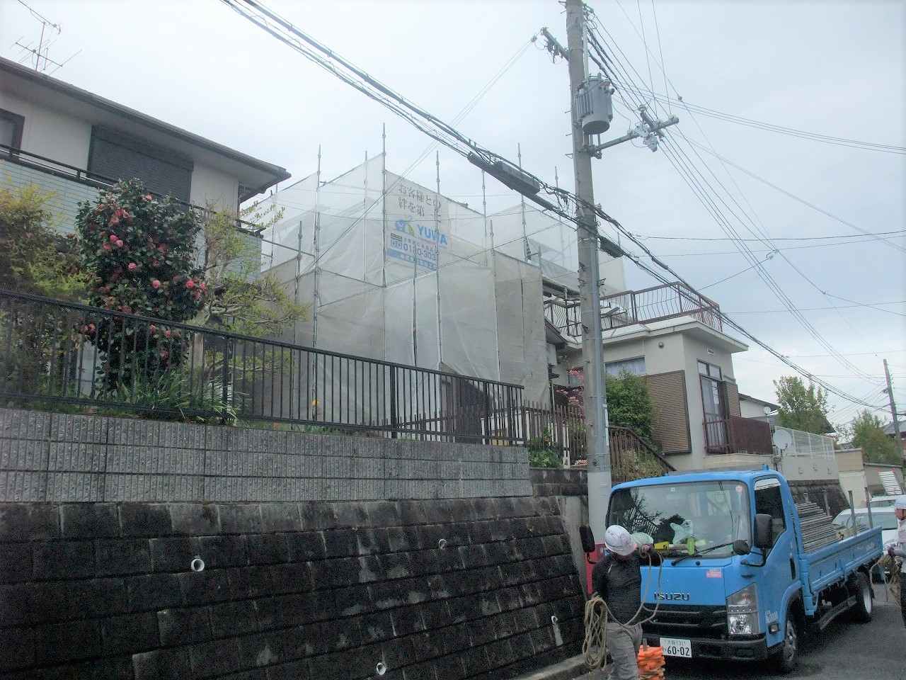 奈良市中山町の工事現場、足場設置