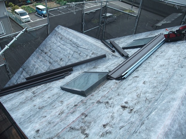板金設置の屋根の様子