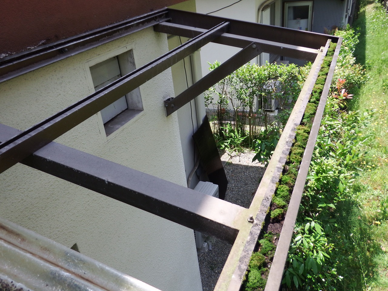 奈良市の庇波板屋根施工中