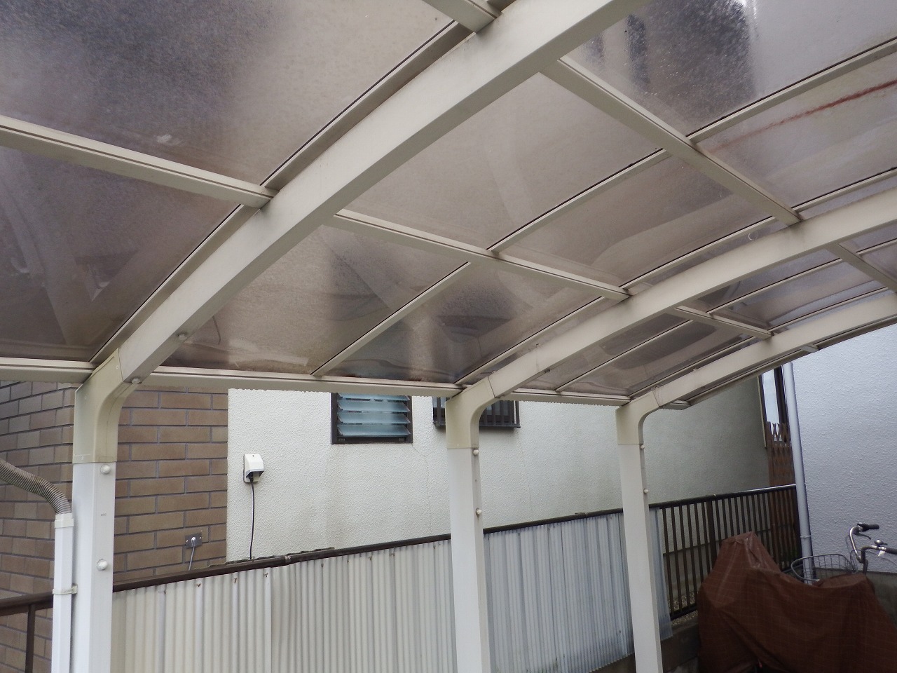 奈良市出屋敷町のお客様からカーポート屋根の雨漏りについてのご相談