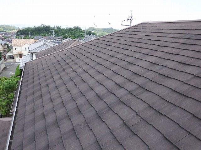 生駒市で割れたスレート屋根の補修と屋根塗装のご相談を受けました | 奈良市・生駒市の屋根工事、雨漏り修理は街の屋根やさん奈良店