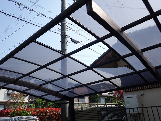 奈良市の強風で破損したカーポート屋根