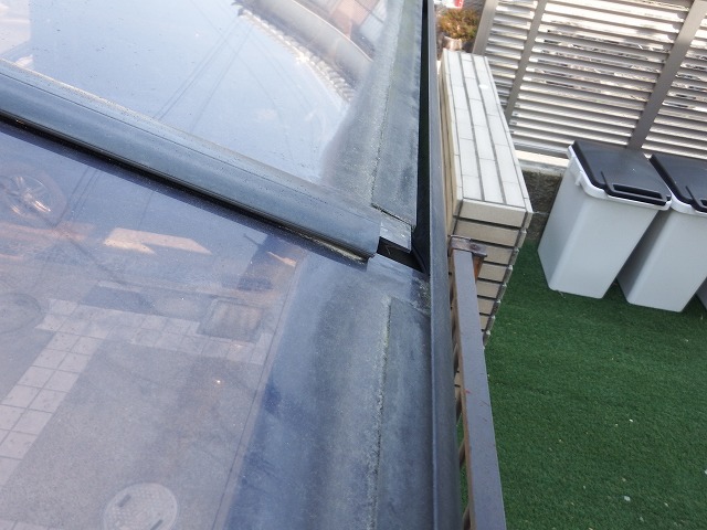 奈良市の強風で破損したカーポート屋根の押さえ