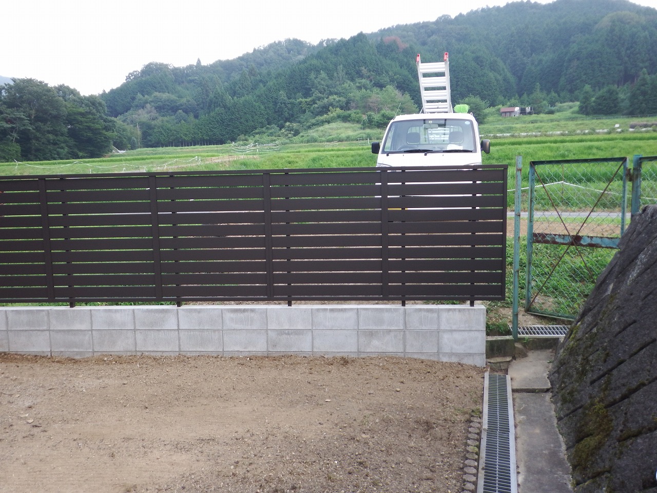 奈良市都祁の庭のフェンス設置完了