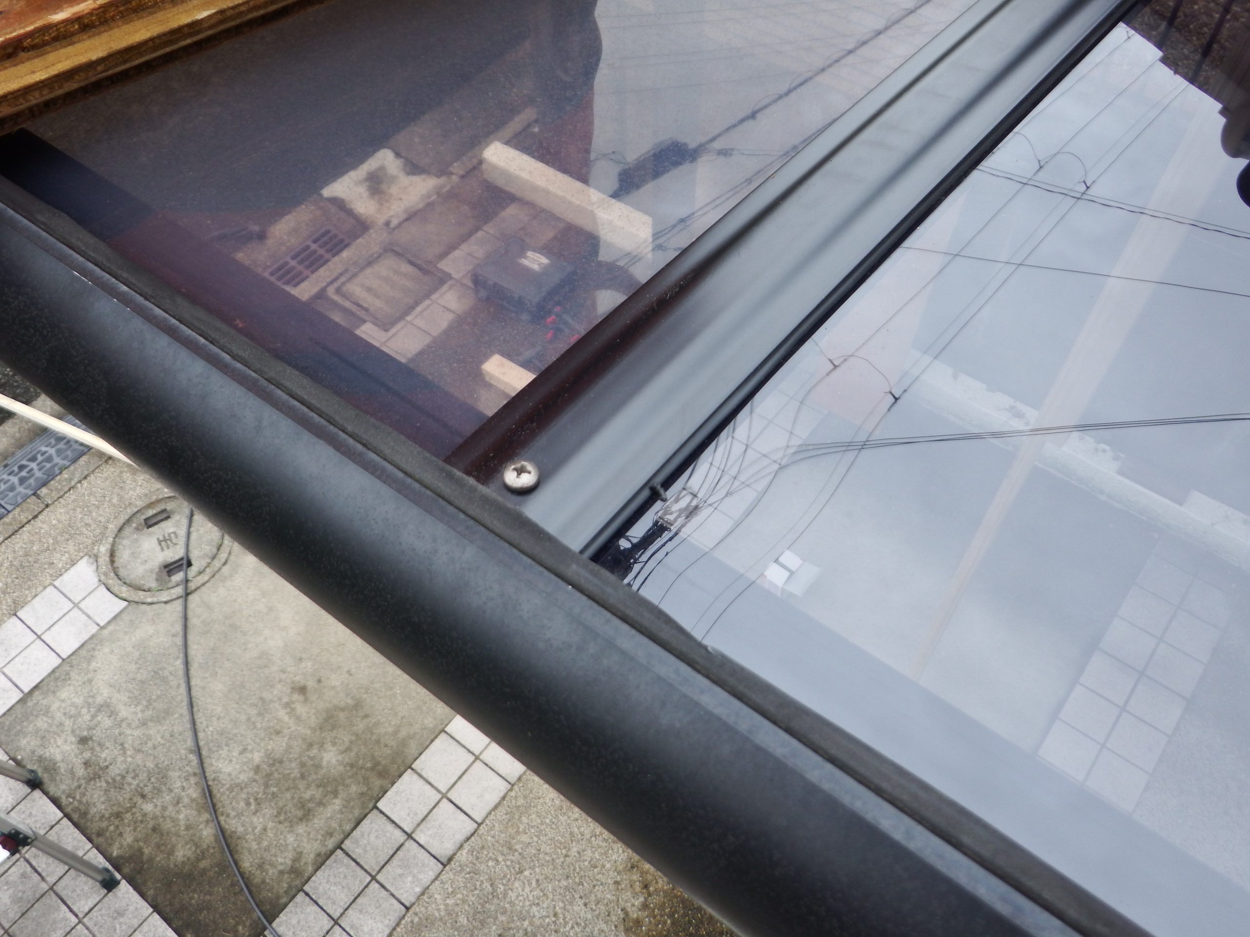 奈良市のカーポート屋根補修、押さえ金具新設