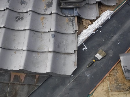 瓦葺き戻し谷面戸漆喰