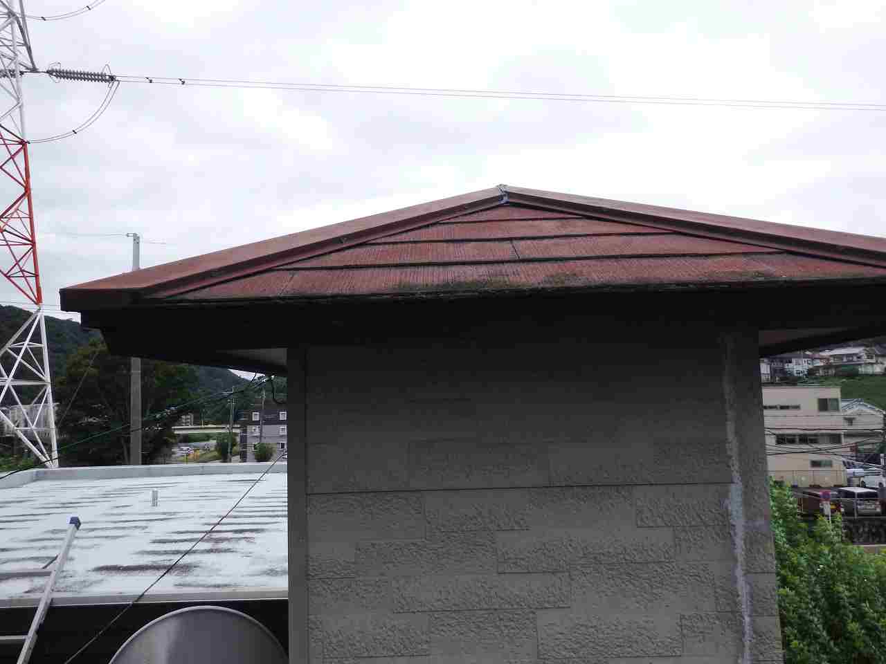奈良県三郷町で屋根にカラーベストの小屋根、施工前