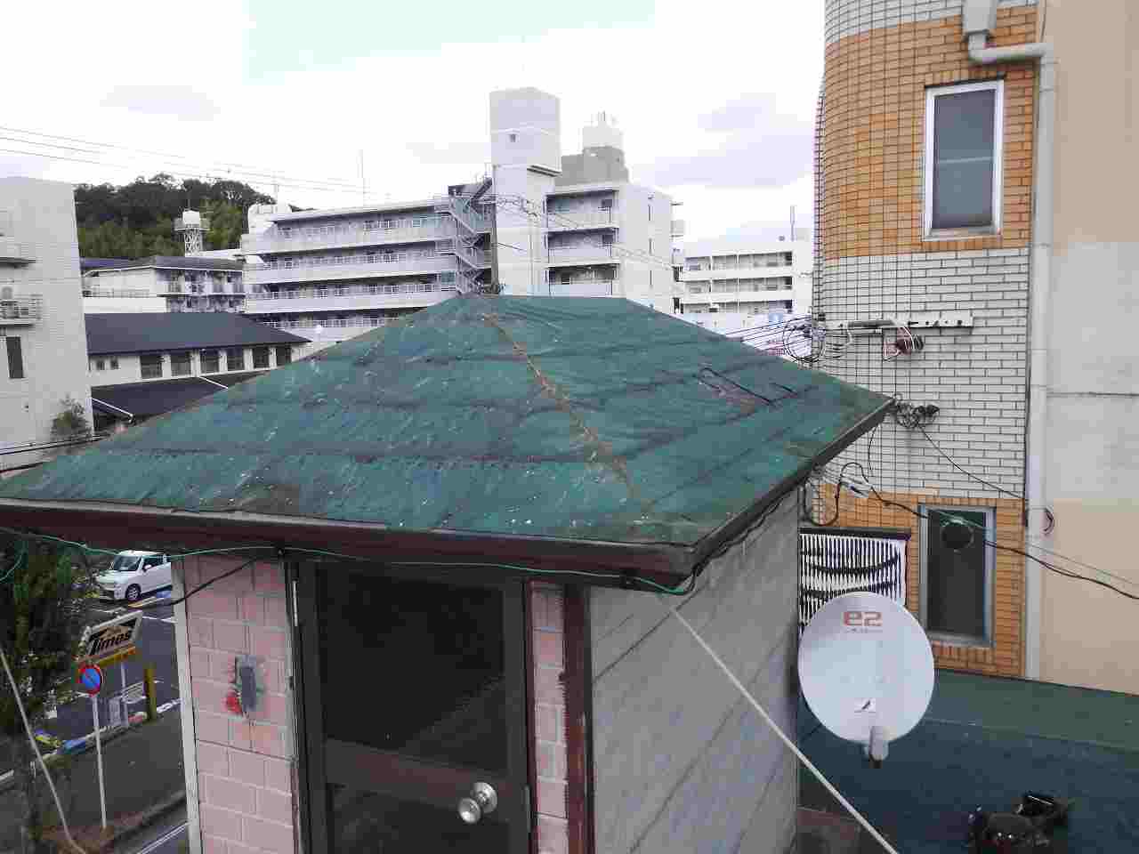 奈良県三郷町で小屋根の古い防水紙