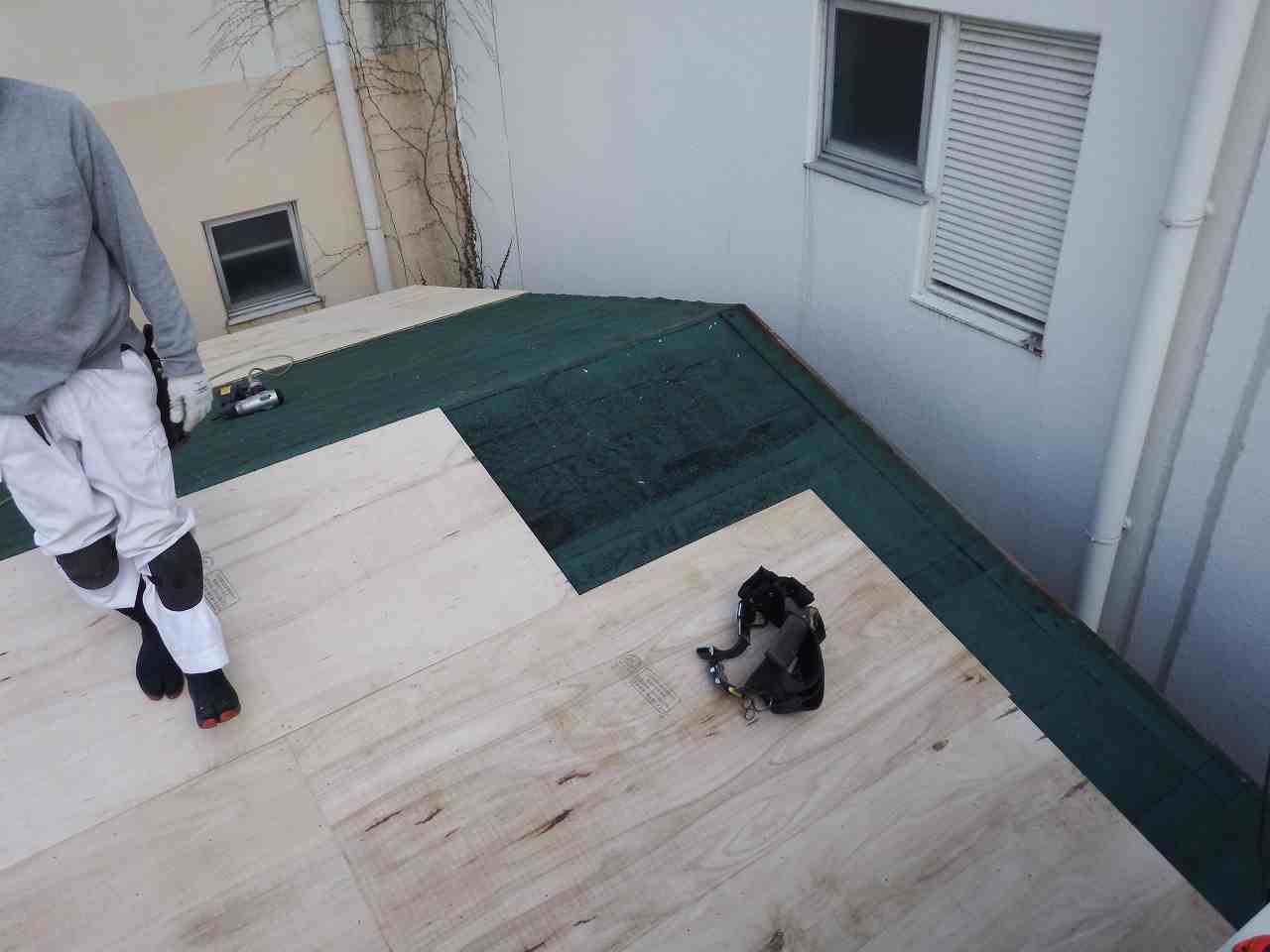 奈良県三郷町で屋根の野地板の増し張り