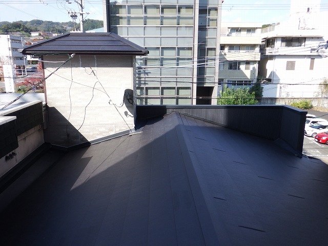 奈良県三郷町で小屋根にスーパーガルテクト屋根完工