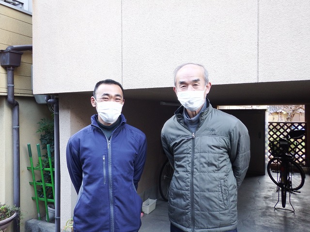 奈良市で波板交換工事のお客様との2ショット
