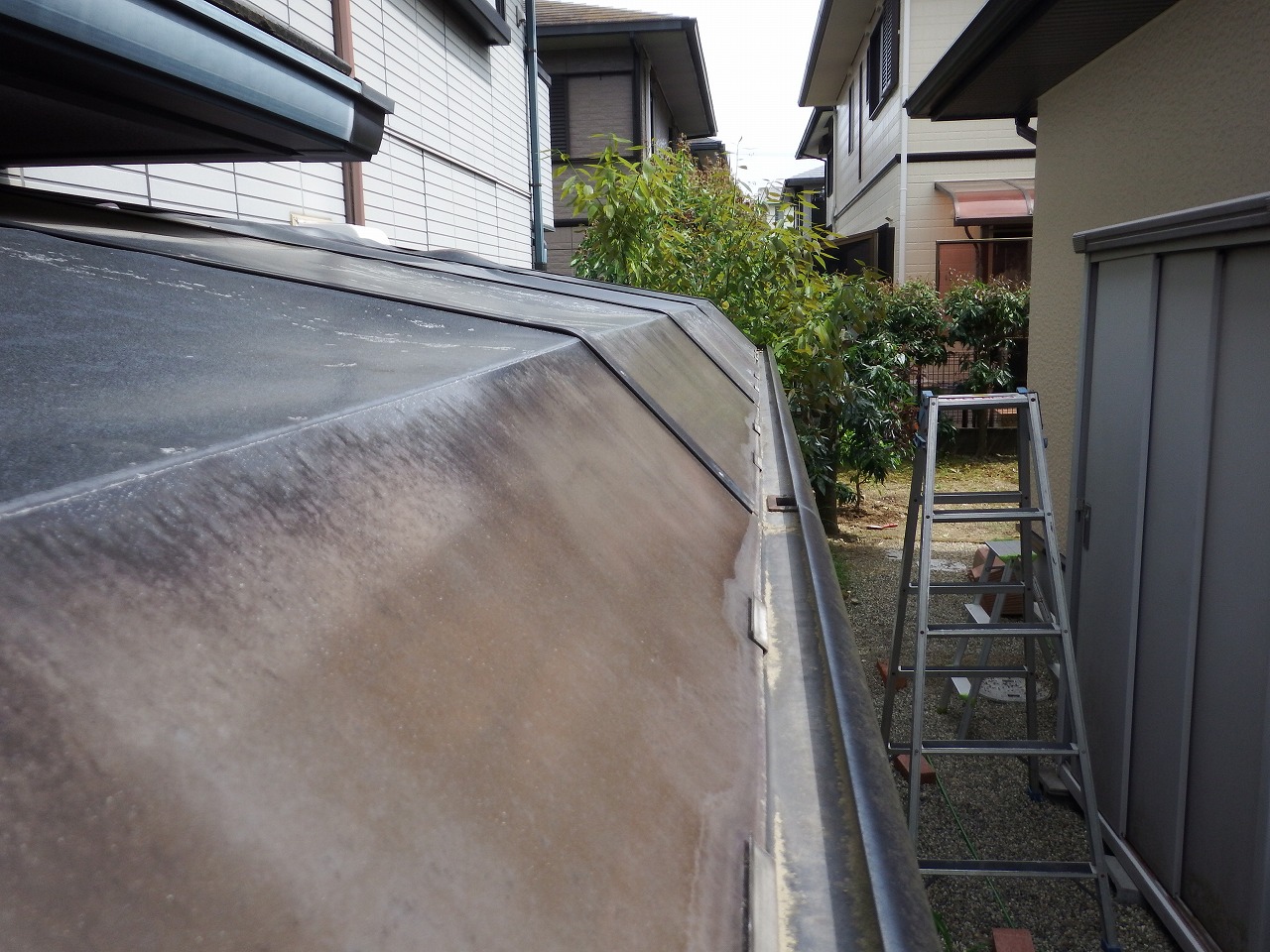 生駒市の歪んだテラス屋根の無料点検