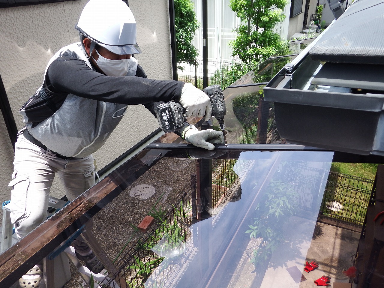 生駒市の新しいテラス屋根の設置