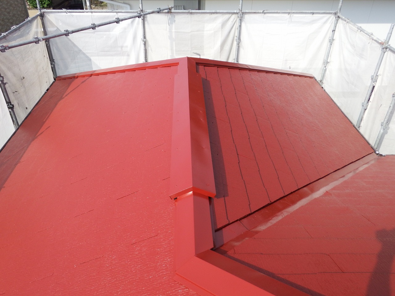 生駒市のスレート屋根塗装、中塗り