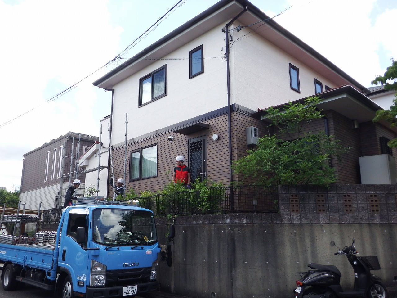生駒市の屋根と外壁塗装工事、足場解体完了
