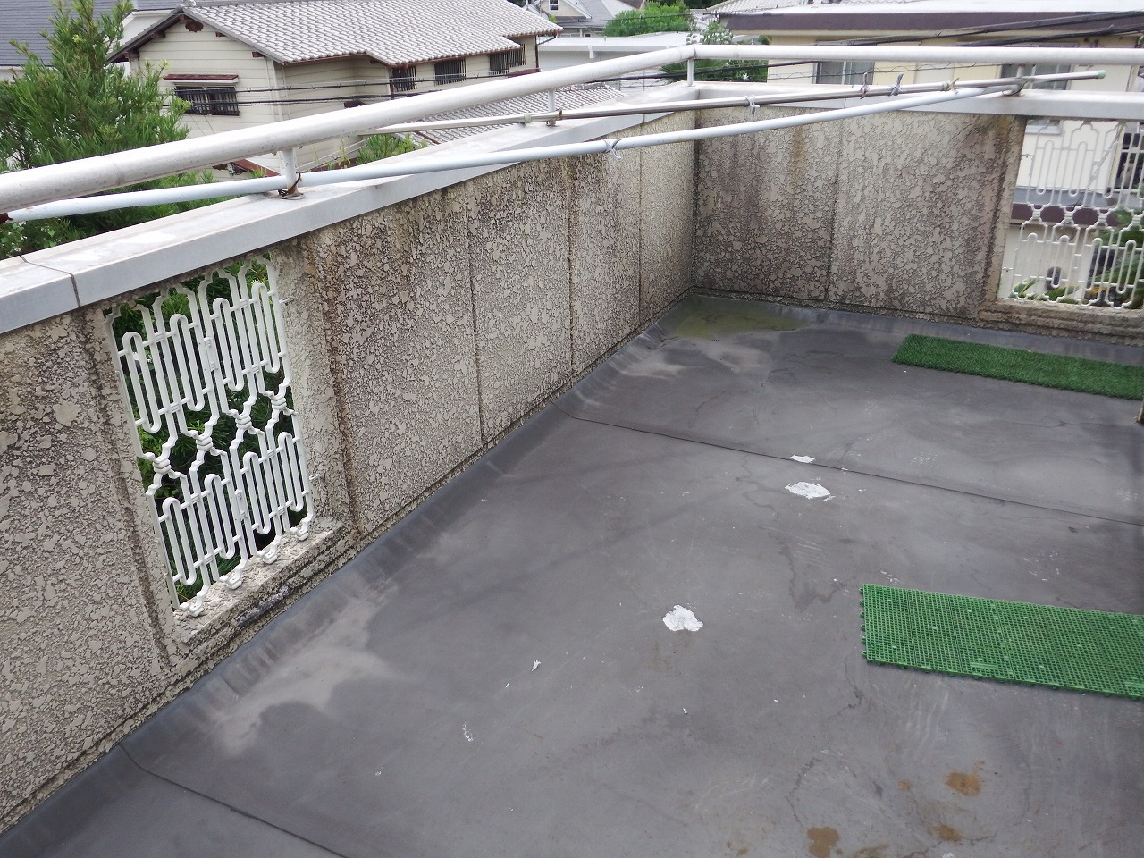 生駒市のバルコニーの床、現調