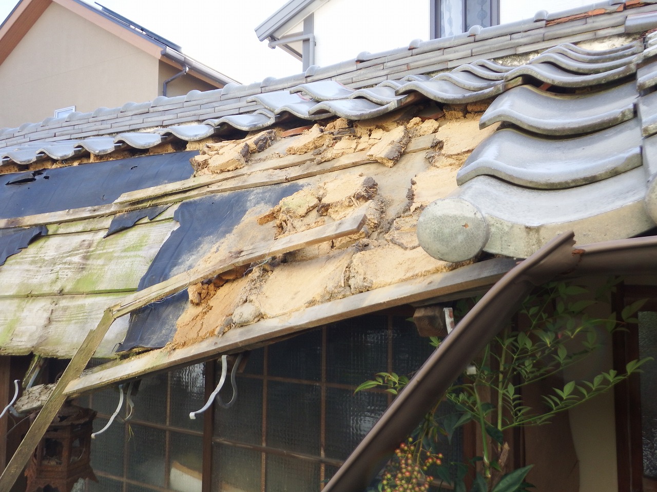 奈良市川久保町の崩れた瓦屋根補修