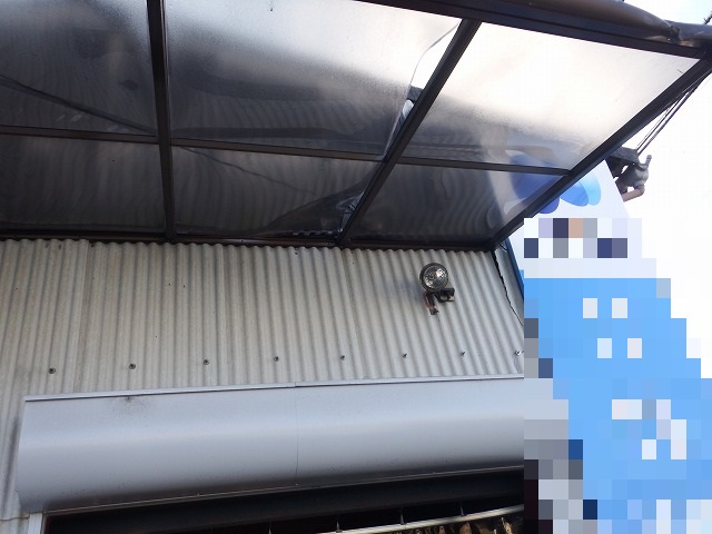 奈良市古市町のとある企業で運送のトラックが壊した庇の現調