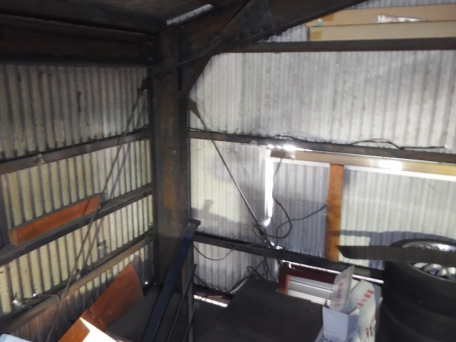奈良市古市町のとある企業で運送のトラックが壊した庇の内部現調