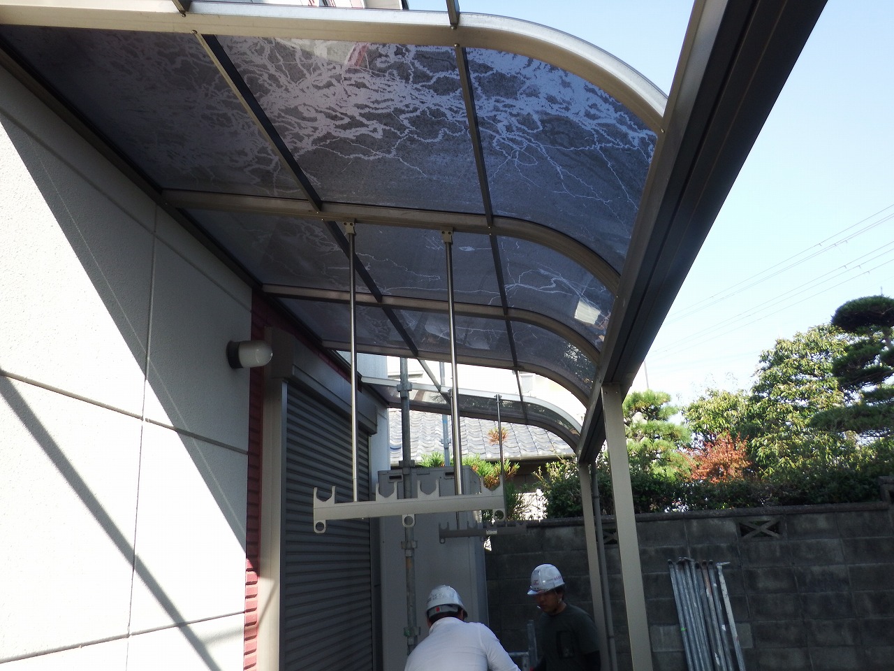 奈良市のリフォーム工事の足場設置、テラス屋根