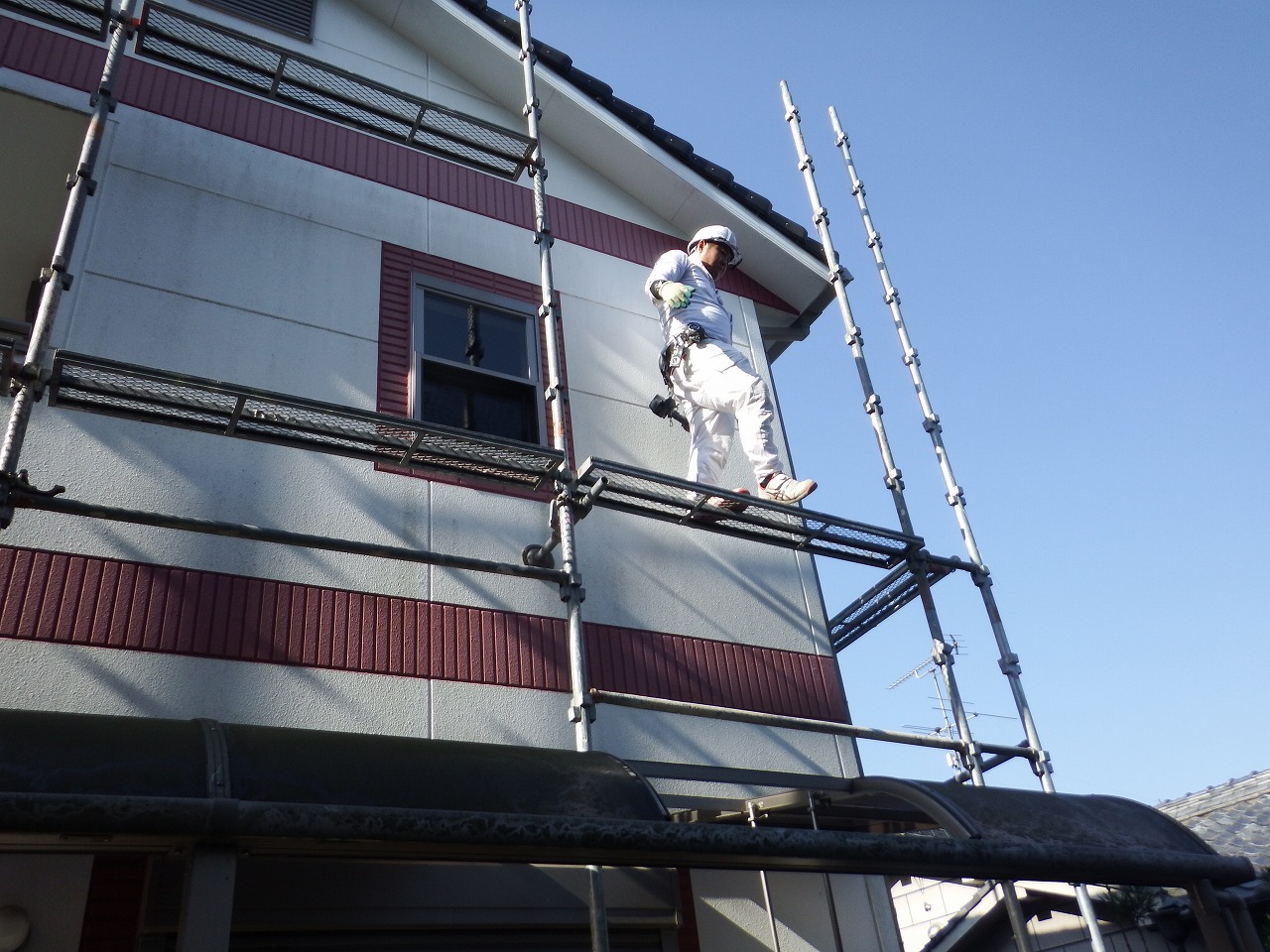 奈良市のリフォーム工事の足場設置、テラス屋根