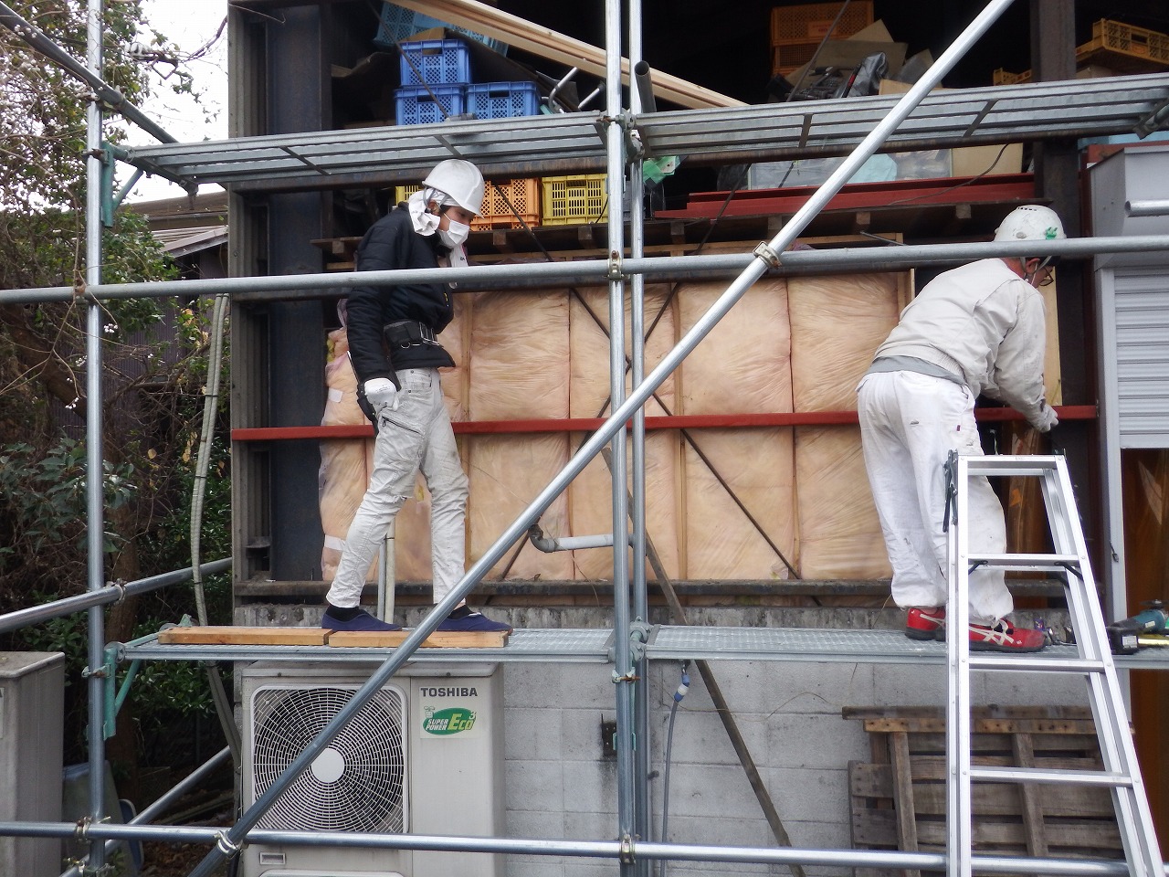 奈良市古市町で庇・外壁工事、外壁の鋼材の補強