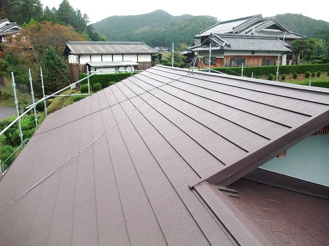 奈良市の雨漏りの瓦屋根をガルテクトで葺き替え