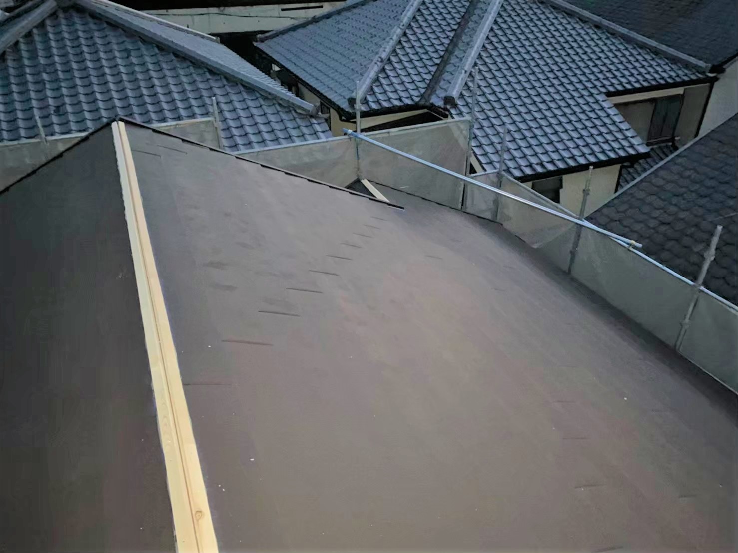 奈良市スレート屋根のカバー工法使用するのは耐食性抜群のガルテクト 奈良市 生駒市の屋根工事 雨漏り修理は街の屋根やさん奈良店