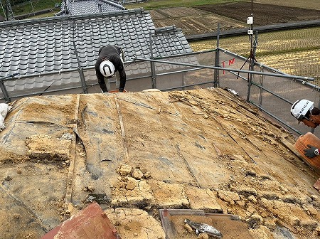 王寺町で和形瓦の撤去から合板野地作成まで
