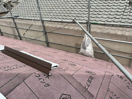 王寺町 和形瓦から軽量屋根材リッジウェイへ葺替工事