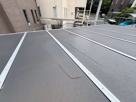 施工前の割れた状態