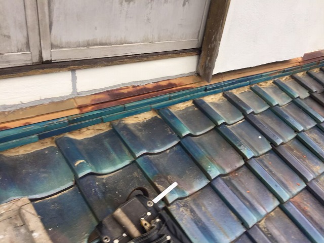 下屋根の取り合い部分漆喰