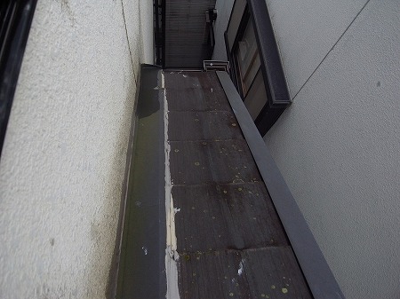 下屋根壁際補修跡