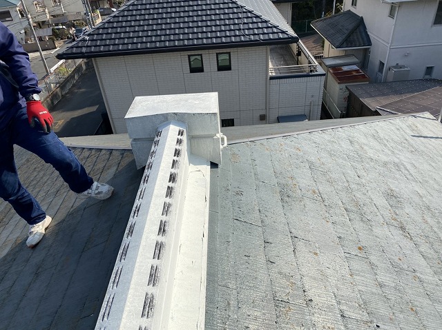 奈良市東登美ケ丘のスレート屋根の換気棟、現調