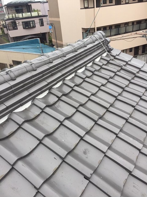 葛城市で大屋根の漆喰詰め替え作業完了