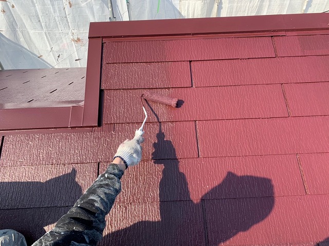 屋根を上塗り塗装