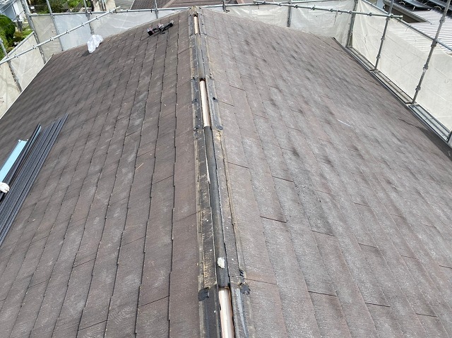 生駒市でカバー工法工事を始めるスレート屋根