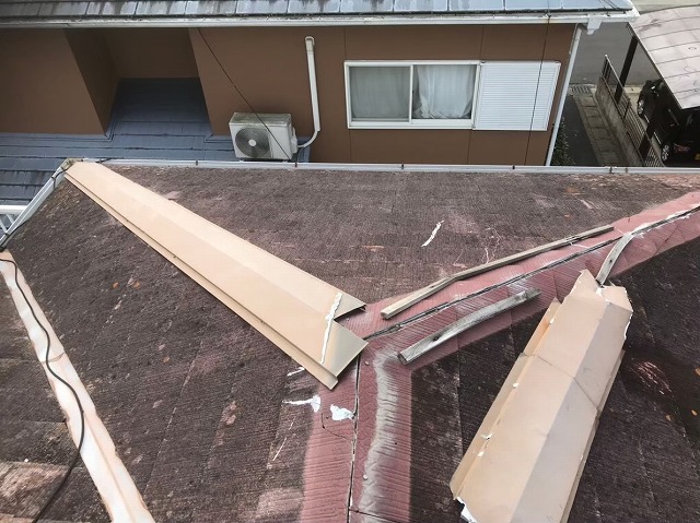 田原本町の台風で剥がれた棟板金をガルバリウム鋼板の棟板金に交換