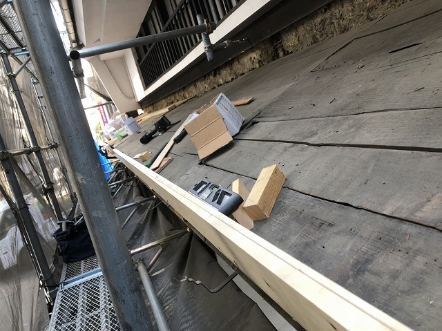 奈良市の和瓦下屋根のかさ上げ作業