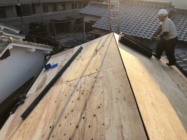 奈良市の屋根下地に構造用合板設置