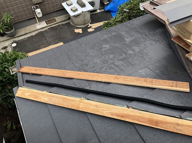 下屋根に貫板を設置