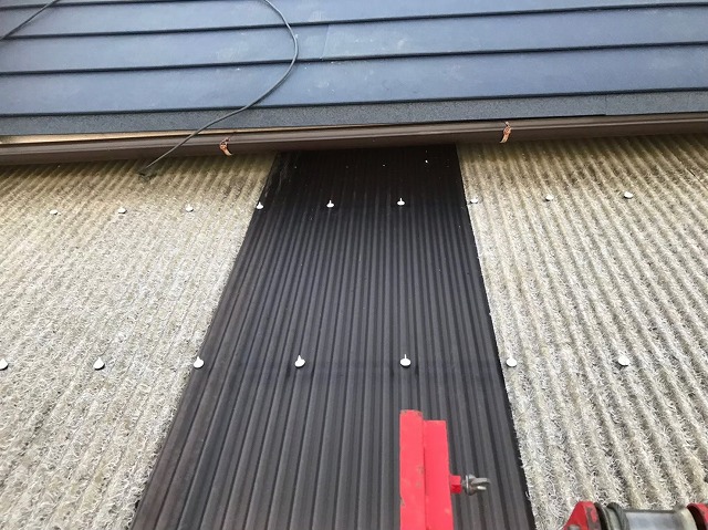 奈良市の波板屋根をポリカ波板に交換