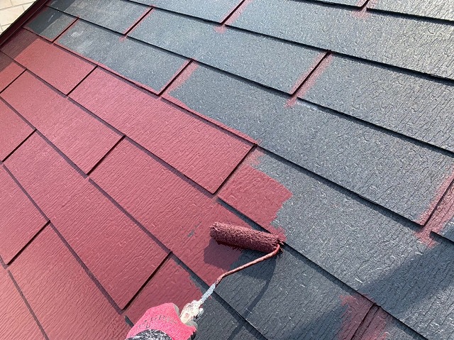 屋根を中塗り塗装