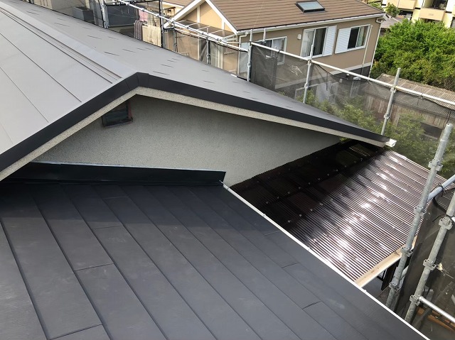 ガルテクトに葺き変わった屋根