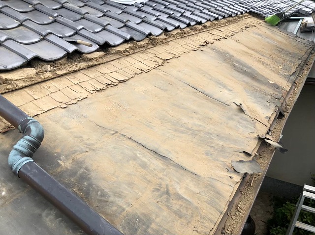 御所市の和風住宅の銅板屋根の撤去