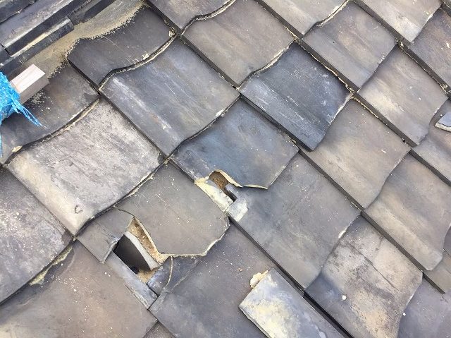 奈良市で台風の影響で瓦屋根が破損したため、破損箇所を補修工事