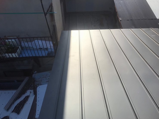 奈良市の雨漏り修理で2階の屋根を葺き替え