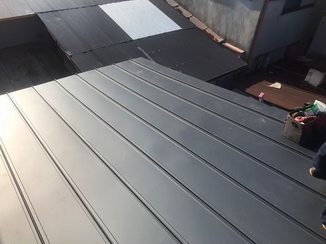 奈良市でトタン屋根をガルテクトに葺き替え