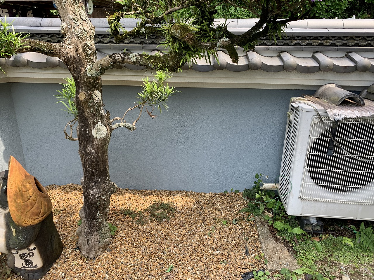 平群町　リピーター様から棟瓦積み直しに続き、水が侵入し膨らんだ擁壁を塗装で徹底補修【ブログ】