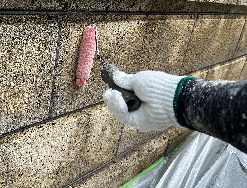 三郷町擁壁塗装下塗り